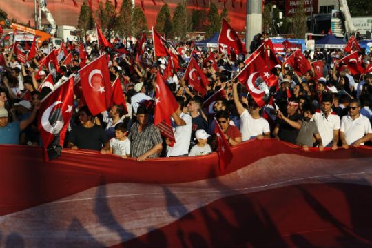 Οι οπαδοί του Ερντογάν στους δρόμους της Κολονίας
