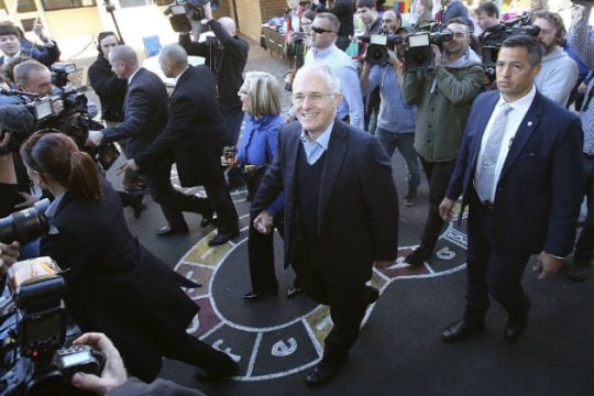 Μάχη στήθος με στήθος στις εκλογές της Αυστραλίας