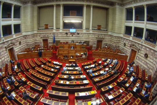 Στο «κυνήγι» των 200 βουλευτών