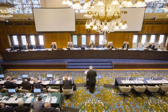 Επιζήσαντες και συγγενείς ομήρων πιέζουν το Δικαστήριο της Χάγης να κινηθεί κατά της Χαμάς