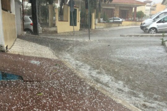 Έντονη χαλαζόπτωση στο Ωραιόκαστρο [ΒΙΝΤΕΟ]
