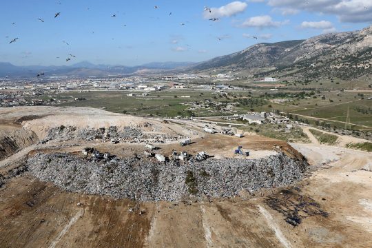 Πυρκαγιά από άγνωστα αίτια στο ΧΥΤΑ Φυλής