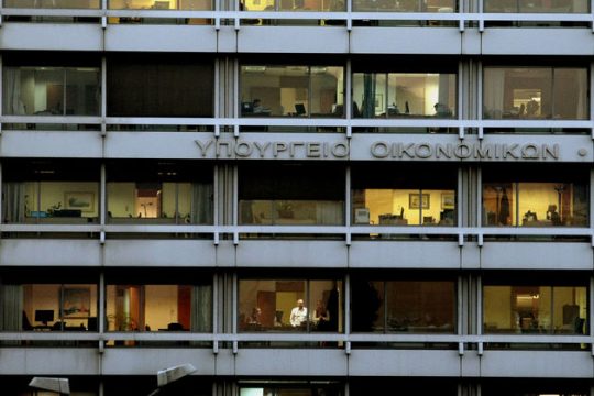 Μαστίγιο και καρότο για κρυφά εισοδήματα