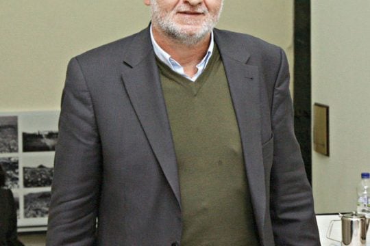 Θανατηφόρο «τρίγωνο», φόροι, χρέη και «κόκκινα» δάνεια