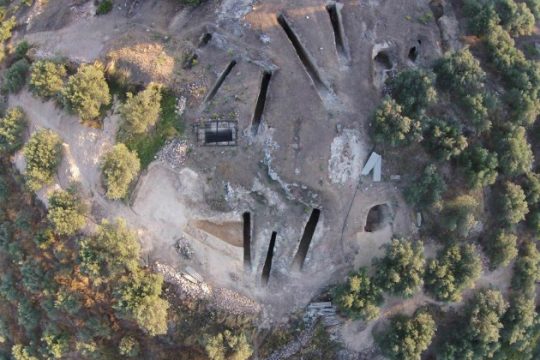 Πλούσια ευρήματα στο μυκηναϊκό νεκροταφείο των Αηδονίων