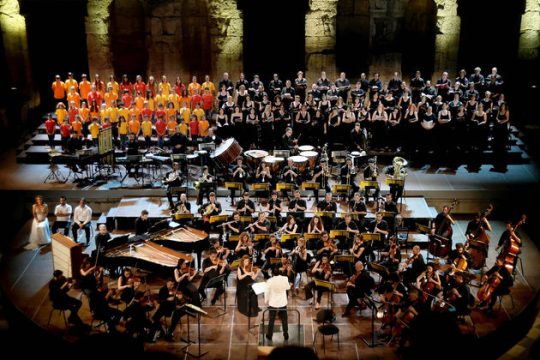 «Κάρμινα Μπουράνα» σε ολική επαναφορά
