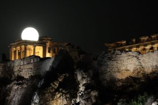 Συνωστισμός για την πανσέληνο!