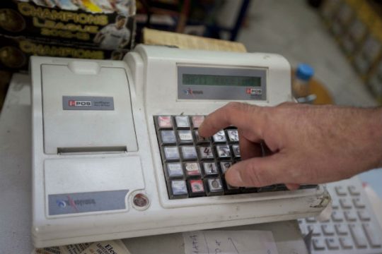 «Λουκέτο» 48 ωρών για όσες επιχειρήσεις δεν κόβουν απόδειξη