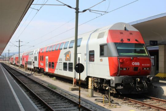Αιματηρή επίθεση με μαχαίρι σε τρένο της Αυστρίας