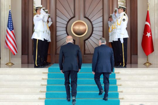 Μια «συγγνώμη» και μπόλικο παζάρι για τον Γκιουλέν