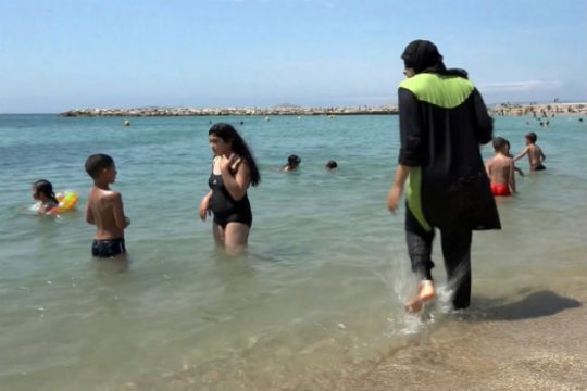 Και η Νίκαια απαγόρευσε το μπουρκίνι