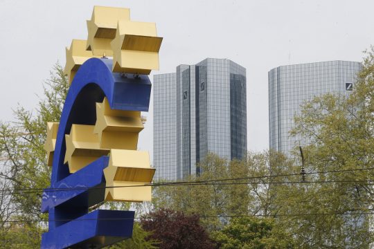 Kρατικοποίηση της Deutsche Bank πρότεινε Γερμανός οικονομολόγος