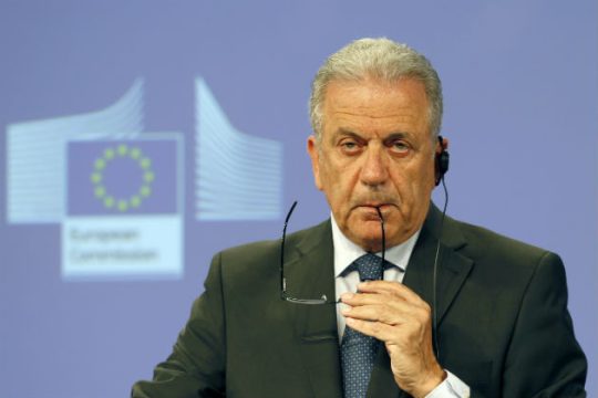 Αβραμόπουλος-Σουλτς στην Άγκυρα για βίζα και προσφυγικό