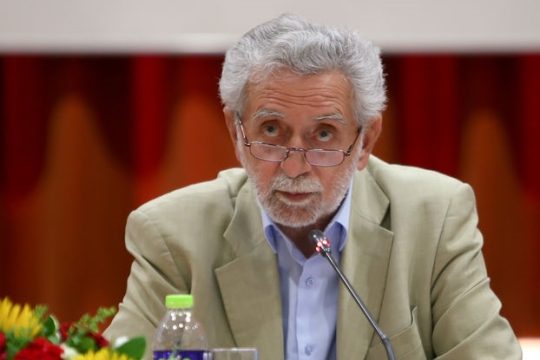 Μακάβρια μικροπολιτικά παιχνίδια