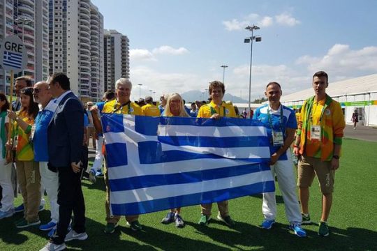 Επαρση σημαίας στο Χωριό