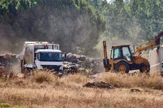 Τα σκουπίδια πνίγουν την Ερέτρια