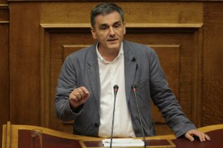 Στο ίδιο πακέτο με το χρέος το νέο Μεσοπρόθεσμο