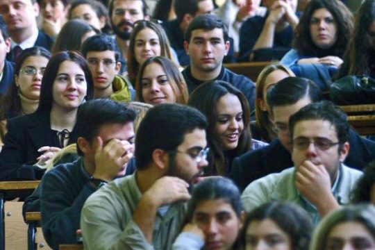 Είναι οι Έλληνες φοιτητές φυγόπονοι και «αιώνιοι»;