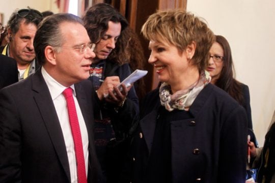 «Πόλεμος» μία ανάσα πριν την κατοχύρωση των τηλεοπτικών αδειών