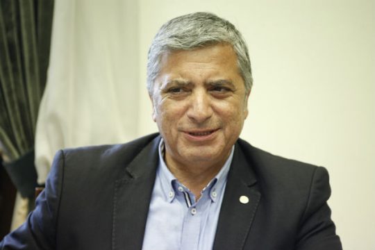 Ιατρός