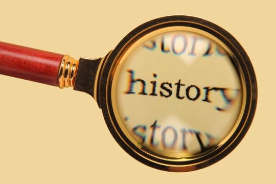 Η Ιστορία δεν γράφεται με φακούς παραμορφωτικούς