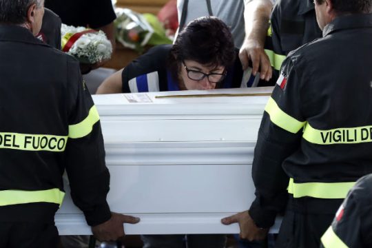 «Αντίο μικρούλα, συγνώμη που φτάσαμε τόσο αργά…»