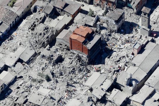 Εικόνες απ’ την κόλαση του Δάντη στην κεντρική Ιταλία