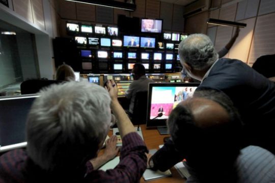 Mαξίμου: 16 αλήθειες για τις άδειες των καναλιών