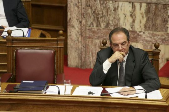 Ο Καραμανλής τούς… ενώνει