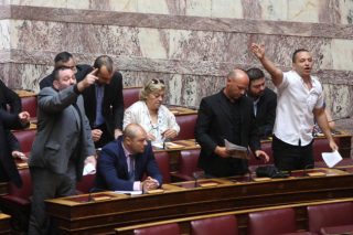 Ο φασισμός θεριεύει και η δημοκρατία σιωπά