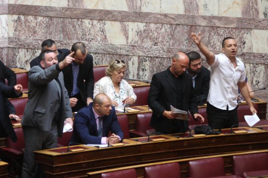 Ο φασισμός θεριεύει και η δημοκρατία σιωπά