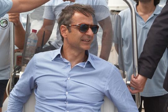 Το μακρύ χέρι των κομπραδόρων
