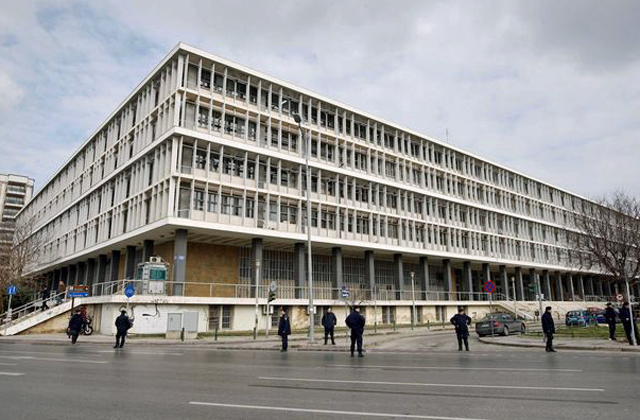 Αναβλήθηκε η δίκη των εξήντα καταληψιών