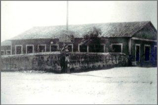 Τα χαλίκια είναι βαμμένα ακόμη με το αίμα των αγωνιστών
