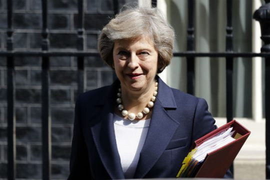 Tο Brexit συζητάει η Μέι με τους υπουργούς της