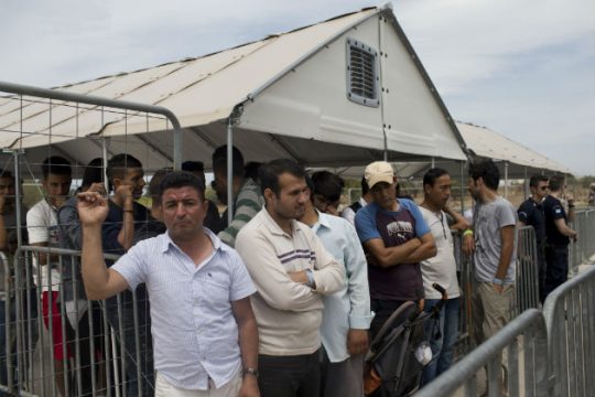 Δ. Αμνηστία: «Απάνθρωπες συνθήκες για χιλιάδες πρόσφυγες»