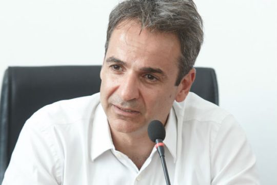 Στοχεύει έργα και άδειες