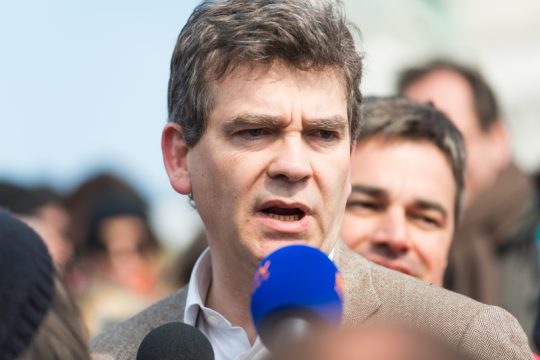 «Επιστρέφει» για την προεδρία ο Αρνό Μοντεμπούρ