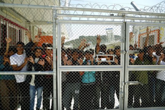 Καταγγελίες για προσηλυτισμό μουσουλμάνων προσφύγων στη Μόρια