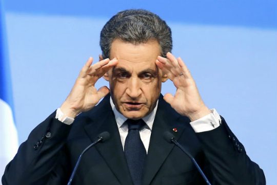 Το μπουρκίνι ρίχνει στην προεκλογική εκστρατεία ο Σαρκοζί