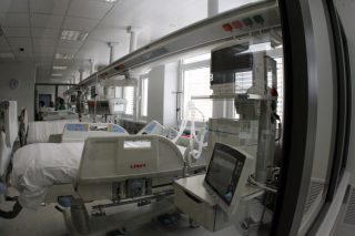ΟΕΝΓΕ κατά υπουργείου για επικουρικούς γιατρούς δύο ταχυτήτων