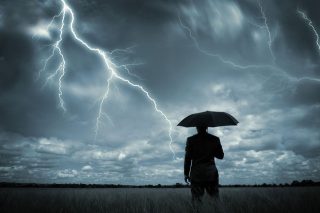 Τέλος εποχής εν μέσω κρίσης και αυτοσχεδιασμών