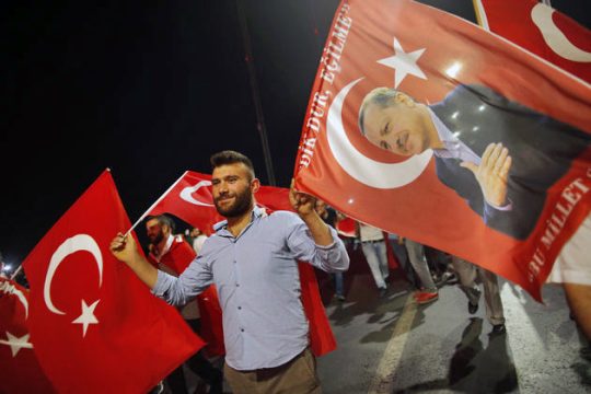 Politico EU: «Η σκιά του Ερντoγάν πάνω από το Κυπριακό»