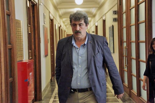 Εργολάβος προπηλακίζει, απειλεί και διώχνει