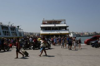 Προβλήματα στις ακτοπλοϊκές συγκοινωνίες από θυελλώδεις ανέμους