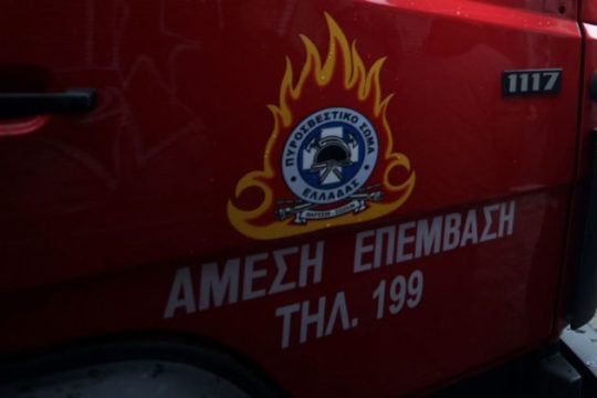 Τρεις τραυματίες από φωτιά σε μονοκατοικία