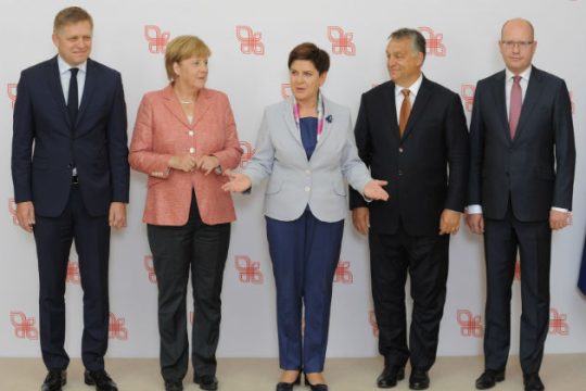 «Θα σταματήσουμε τους πρόσφυγες με τη βία»