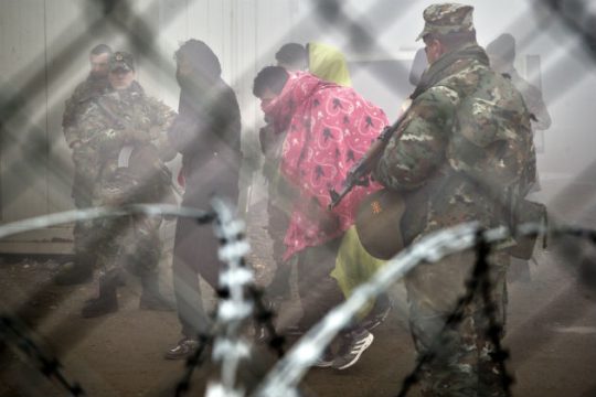 Η Κομισιόν επιβεβαιώνει την «τιμωρητική ρήτρα» των 250.000 ευρώ