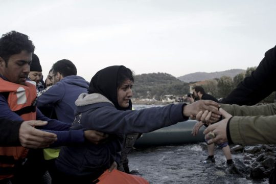 Πυρά ΣΥΡΙΖΑ κατά Ν.Δ. για το προσφυγικό