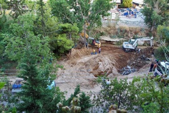Η Περιφέρεια «ξεγλιστρά» από τις διαδικασίες για το ρέμα της Πικροδάφνης